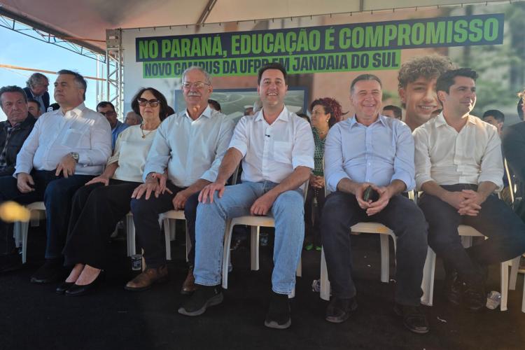 Governador assina ordem de serviço para construção de sede da UFPR e inaugura pavimento da Avenida da Amizade em Jandaia do Su