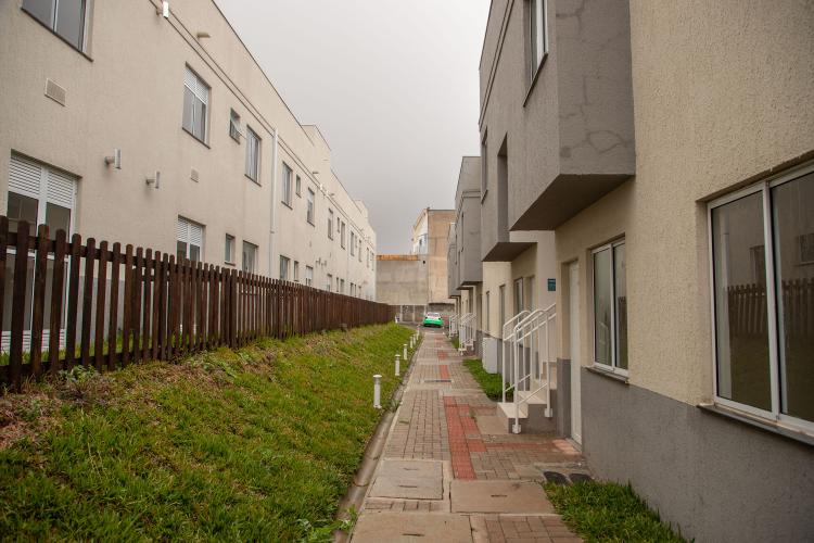 Com ajuda do Estado, 71 moradores de Araucária recebem a casa própria