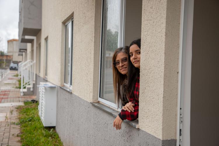 Com ajuda do Estado, 71 moradores de Araucária recebem a casa própria