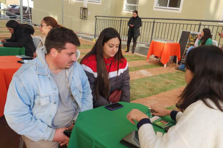 Novos moradores de residencial de Londrina comemoram ajuda do Estado para comprar imóvel