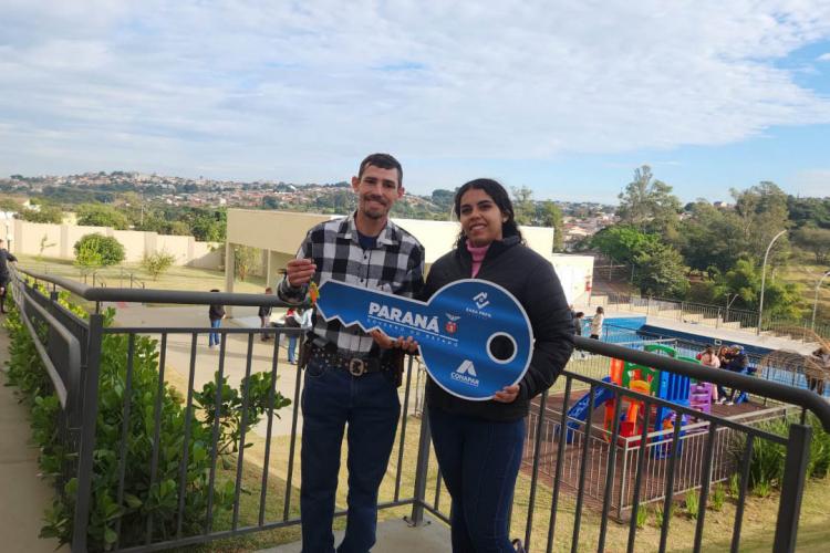 Novos moradores de residencial de Londrina comemoram ajuda do Estado para comprar imóvel