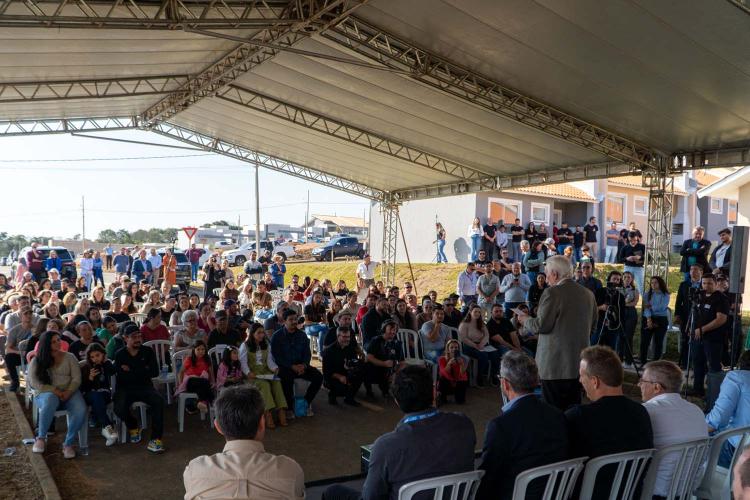 Estado investe quase R$ 1 milhão para ajudar 46 famílias de Irati a comprarem a casa própria