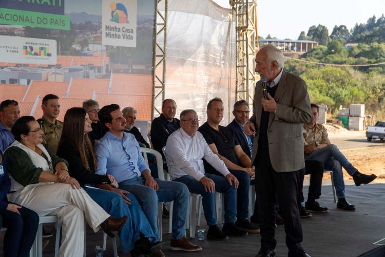 Estado investe quase R$ 1 milhão para ajudar 46 famílias de Irati a comprarem a casa própria