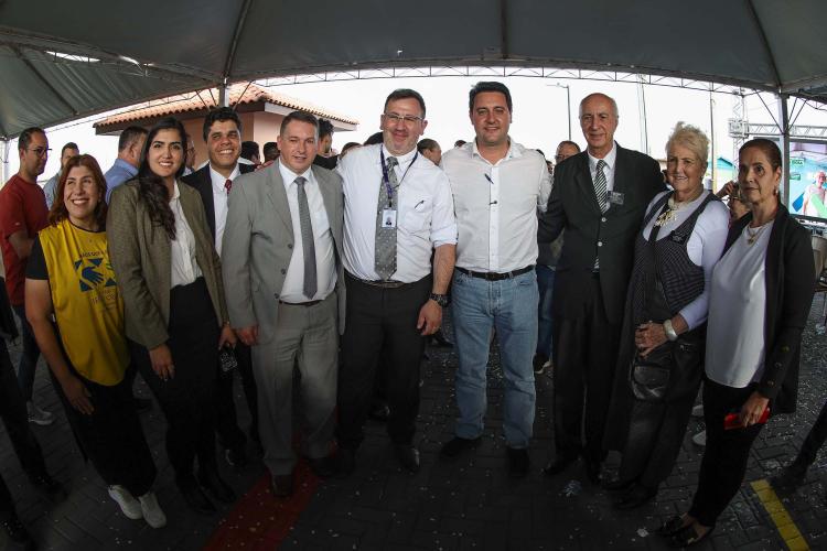 Com piscina e mobília, Ratinho Junior inaugura Condomínio do Idoso de Arapongas