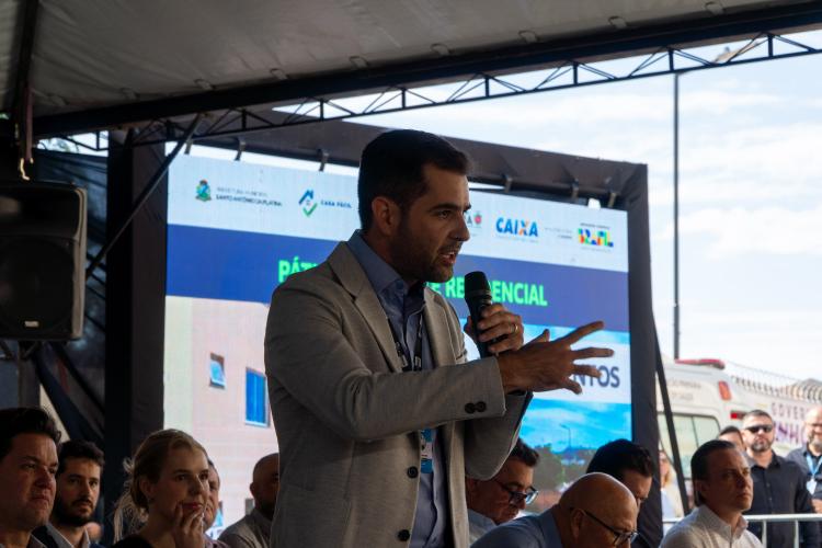 Governador entrega Condomínio com 88 apartamentos em Santo Antônio da Platina