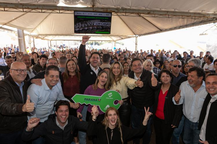 Casa Fácil: com ajuda do Estado, 134 famílias de Andirá conquistam o imóvel próprio