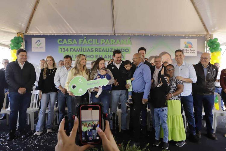 Casa Fácil: com ajuda do Estado, 134 famílias de Andirá conquistam o imóvel próprio