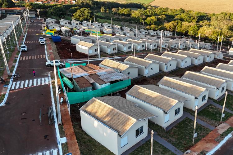 Casa Fácil: com ajuda do Estado, 134 famílias de Andirá conquistam o imóvel próprio