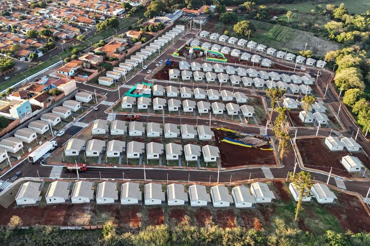 Casa Fácil: com ajuda do Estado, 134 famílias de Andirá conquistam o imóvel próprio