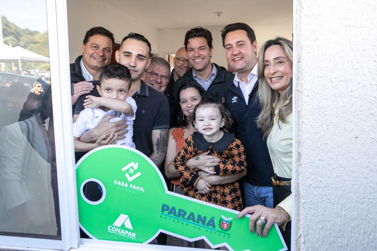 Casa Fácil: com ajuda do Estado, 134 famílias de Andirá conquistam o imóvel próprio