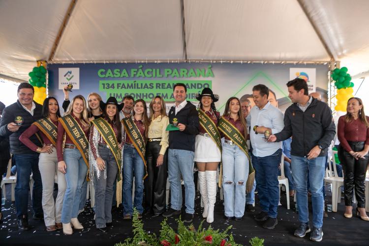 Casa Fácil: com ajuda do Estado, 134 famílias de Andirá conquistam o imóvel próprio