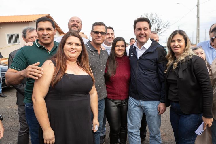 Ratinho Junior inaugura Conjunto Residencial com 51 casas em Guapirama