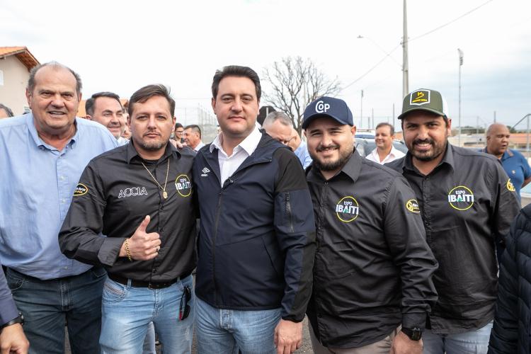 Ratinho Junior inaugura Conjunto Residencial com 51 casas em Guapirama