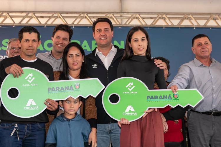 Ratinho Junior inaugura Conjunto Residencial com 51 casas em Guapirama