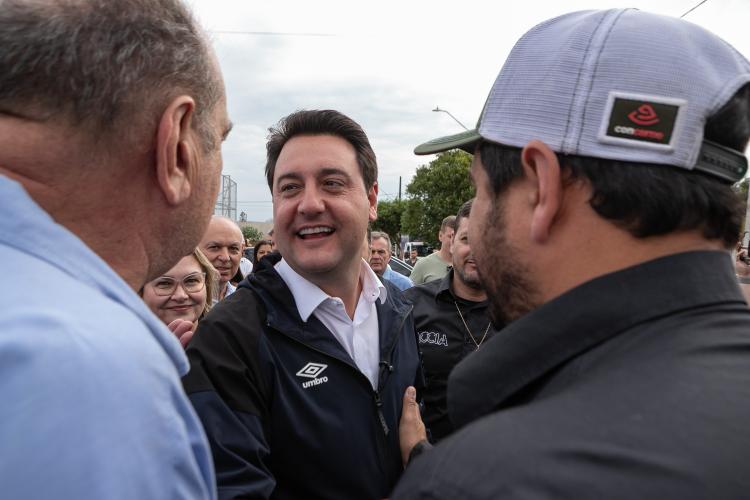 Ratinho Junior inaugura Conjunto Residencial com 51 casas em Guapirama