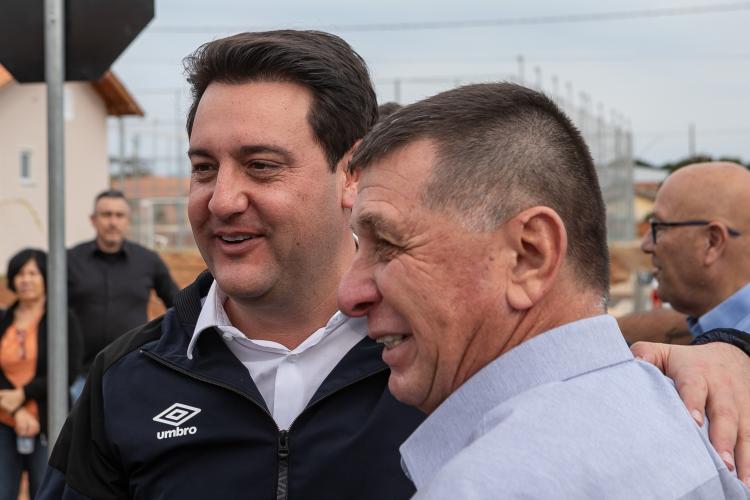 Ratinho Junior inaugura Conjunto Residencial com 51 casas em Guapirama