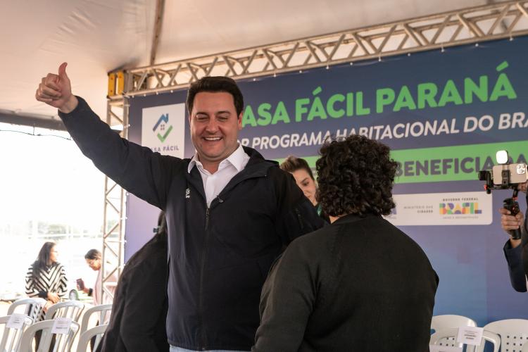 Ratinho Junior inaugura Conjunto Residencial com 51 casas em Guapirama