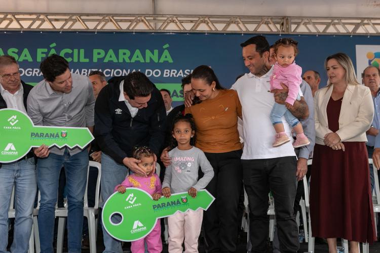 Ratinho Junior inaugura Conjunto Residencial com 51 casas em Guapirama