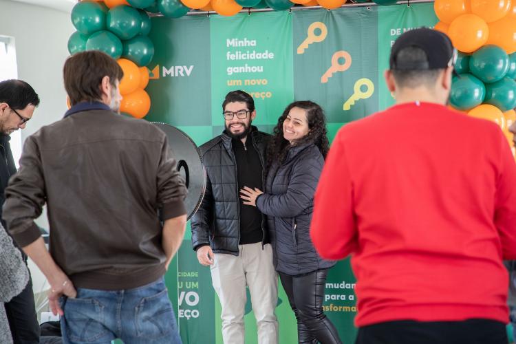 Com apoio do Estado, 256 famílias recebem chaves da Casa Própria em Curitiba