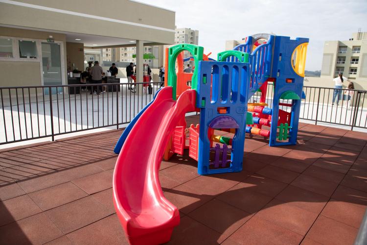 Com apoio do Estado, 256 famílias recebem chaves da Casa Própria em Curitiba