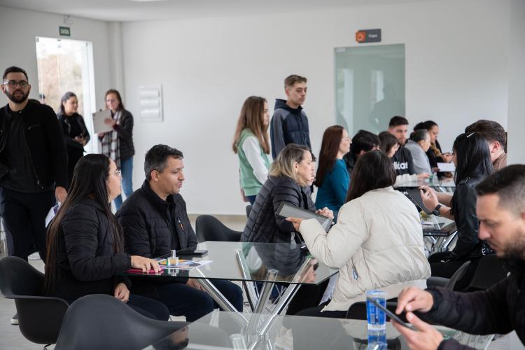 Com apoio do Estado, 256 famílias recebem chaves da Casa Própria em Curitiba