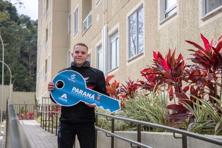 Com apoio do Estado, 256 famílias recebem chaves da Casa Própria em Curitiba