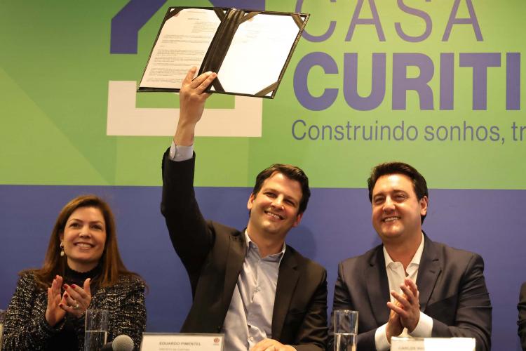 Parceria entre Estado e Prefeitura facilitará acesso de 20 mil famílias de Curitiba à Casa Própria