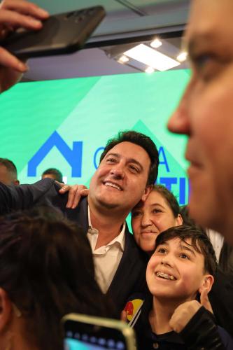 Parceria entre Estado e Prefeitura facilitará acesso de 20 mil famílias de Curitiba à Casa Própria