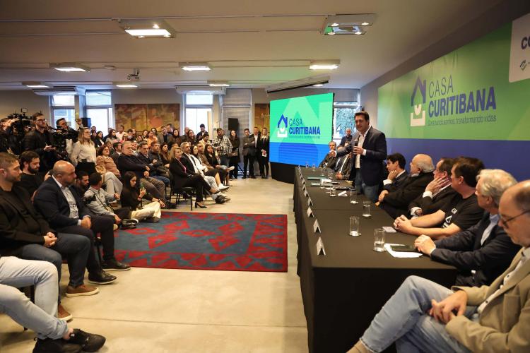 Parceria entre Estado e Prefeitura facilitará acesso de 20 mil famílias de Curitiba à Casa Própria