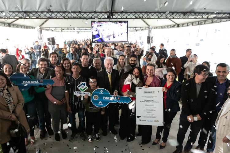 Estado entrega residencial com 128 apartamentos para atender famílias de Londrina