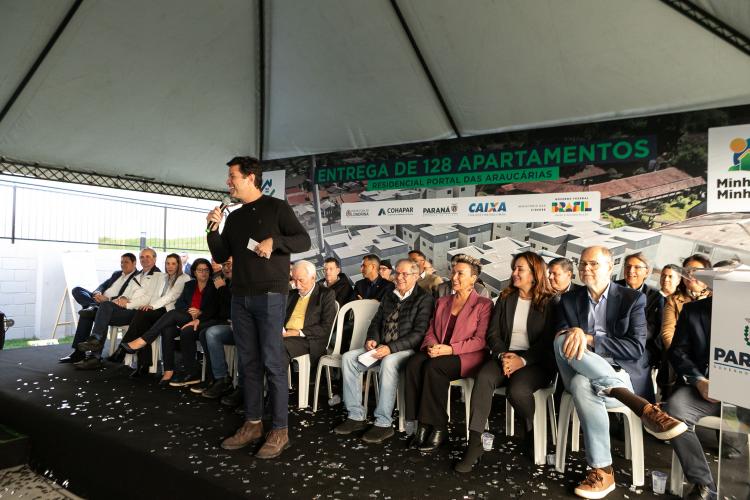 Estado entrega residencial com 128 apartamentos para atender famílias de Londrina