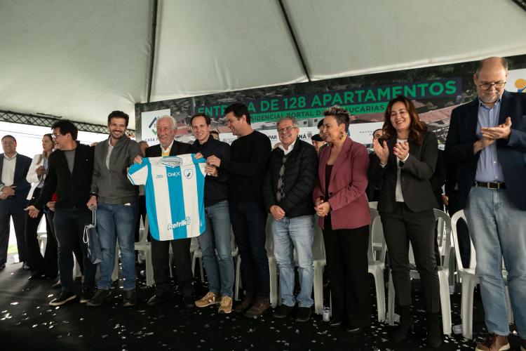Estado entrega residencial com 128 apartamentos para atender famílias de Londrina