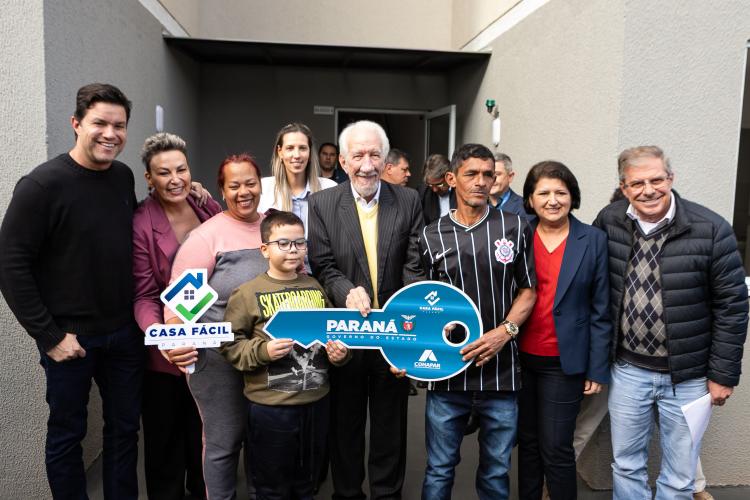 Estado entrega residencial com 128 apartamentos para atender famílias de Londrina