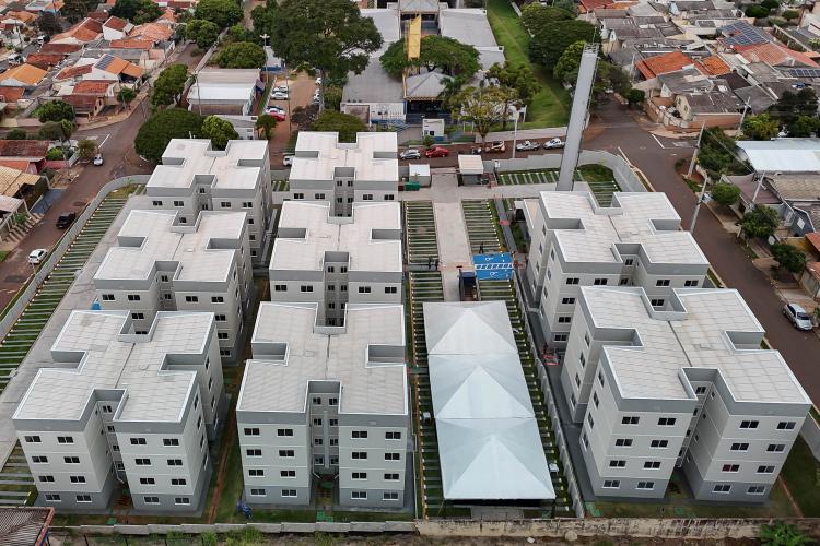 Estado entrega residencial com 128 apartamentos para atender famílias de Londrina