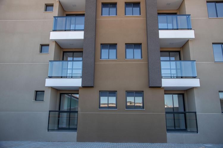 Famílias de Pinhais recebem apartamentos de residencial viabilizado com apoio do Estado