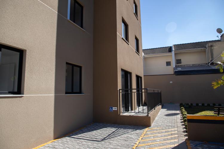 Famílias de Pinhais recebem apartamentos de residencial viabilizado com apoio do Estado