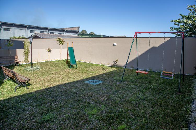 Famílias de Pinhais recebem apartamentos de residencial viabilizado com apoio do Estado