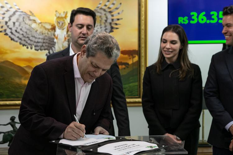 Estado libera R$ 257 milhões para Pavimentação de Maringá, Apucarana, Arapongas, Cascavel e Paranaguá