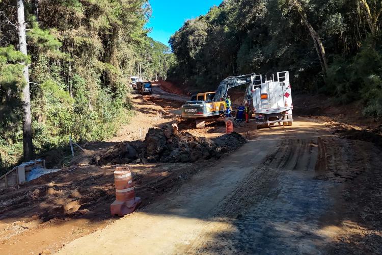 Pavimentação entre Mandirituba e São José dos Pinhais chega a 25% de conclusão