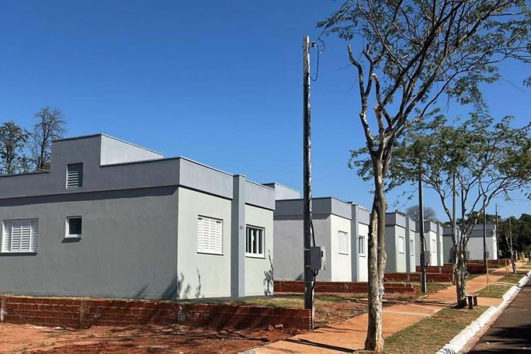 Em Nova Londrina, 14 famílias realizam o sonho da Casa Própria com apoio do Estado