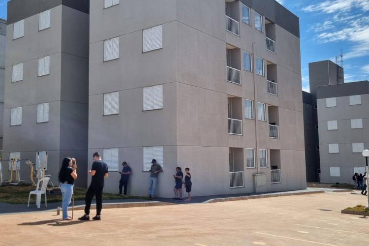 64 famílias de Sarandi recebem as chaves da casa própria com apoio do Estado