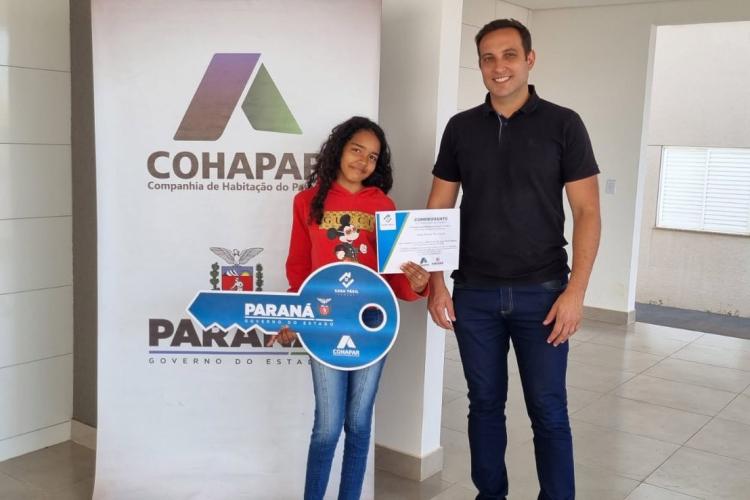 64 famílias de Sarandi recebem as chaves da casa própria com apoio do Estado