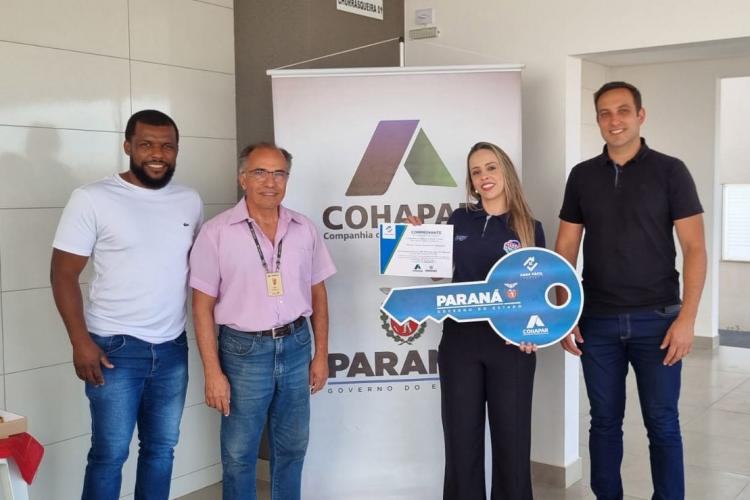 64 famílias de Sarandi recebem as chaves da casa própria com apoio do Estado