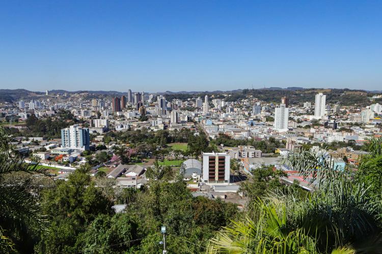 Com Curitiba em 5º, Paraná tem 13 das 100 cidades mais competitivas do Brasil