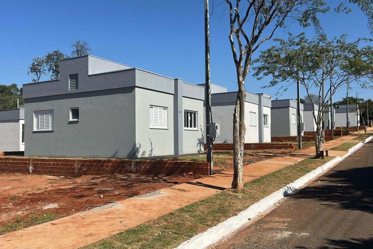 Em Nova Londrina, 14 famílias realizam o sonho da casa própria com apoio do Estado