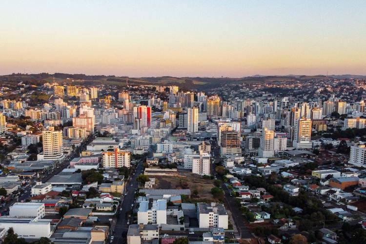 Com Curitiba em 5º, Paraná tem 13 das 100 cidades mais competitivas do Brasil
