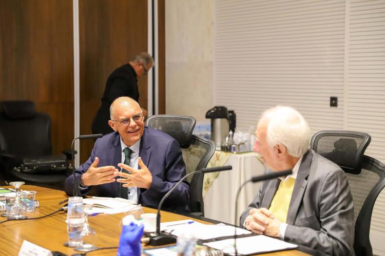 Piana destaca diferenciais do Paraná para a Agência Francesa de Desenvolvimento