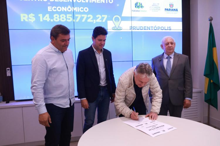 Governo do Estado autoriza mais R$ 123 milhões em obras urbanas para dez Municípios