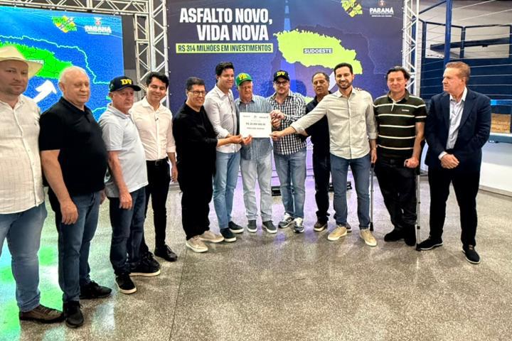 Governo do Estado assina convênios do Asfalto Novo, Vida Nova com 42 Municípios do Sudoeste