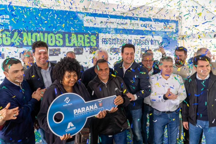 Governador inaugura Residencial com 864 apartamentos em Almirante Tamandaré